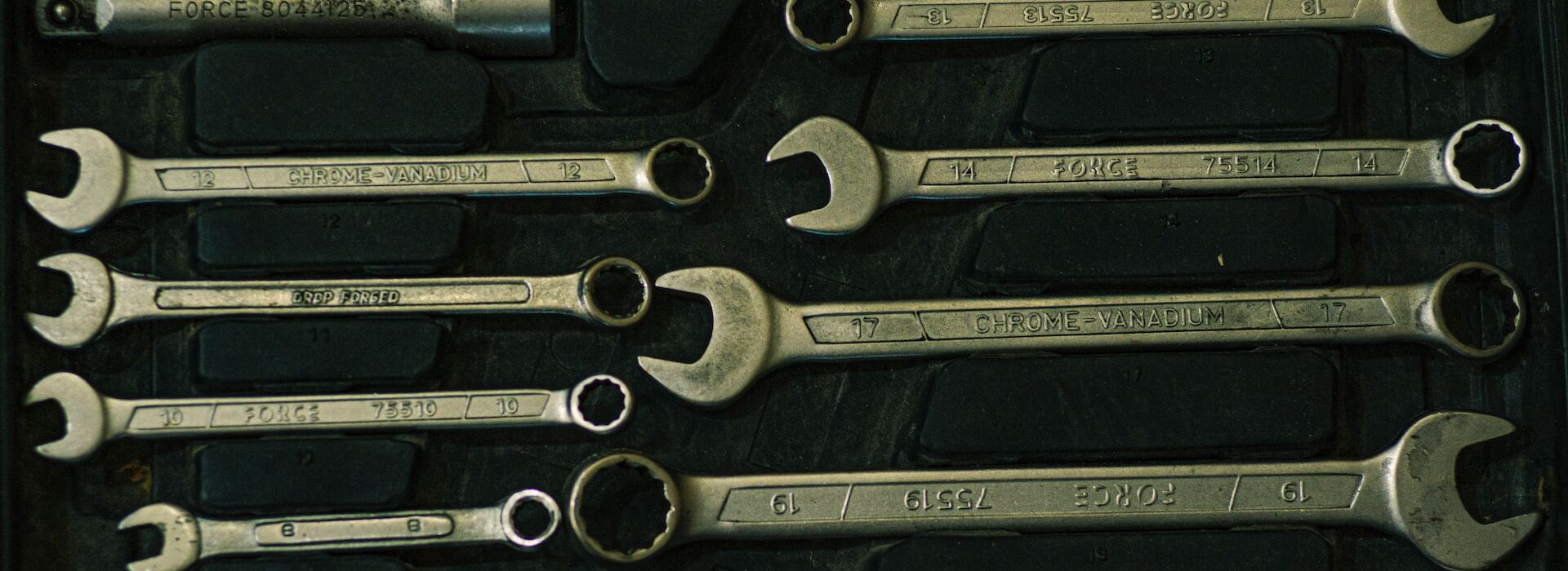 Professional Hand Tool Store -Professional Hand Tool Store elena mozhvilo 7JwpwvCVoPE unsplash 1